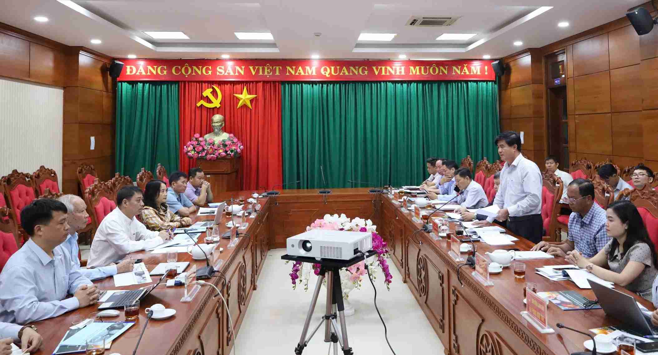 Quang cảnh buổi làm việc. Ảnh: Nguyễn Kim