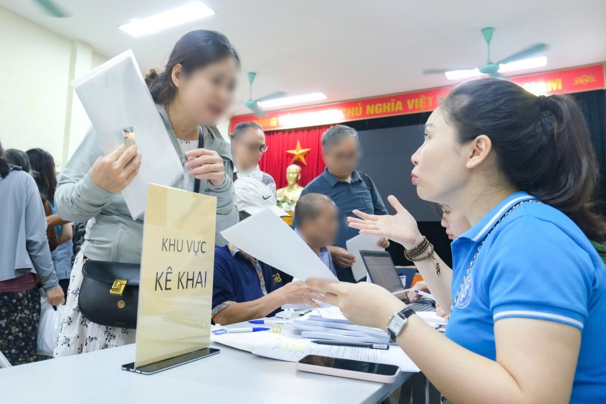 People receiving pensions and social insurance allowances through authorization should pay attention to the milestone of June 30, 2026. Photo: Huong Nha