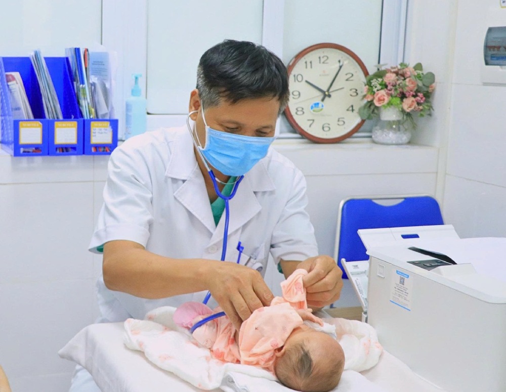 Weighing only 900 grams at birth, a 26-week premature baby girl writes a miracle of life. Photo: BVCC