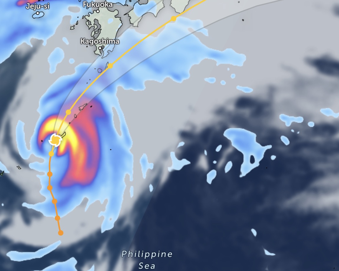 Typhoon Jangmi is forecast to cause extremely heavy rain in the next 2 days. Photo: Zoom Earth