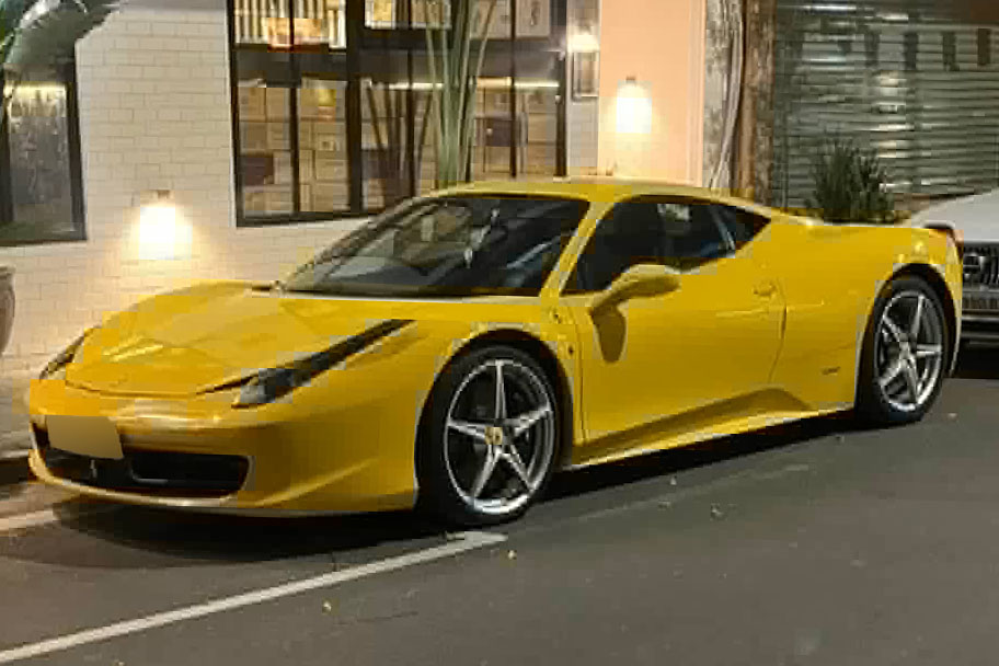 The yellow Ferrari 458 Italia appeared on the streets of Hanoi after many years of being preserved by its owner. Photo: Check In Supercars