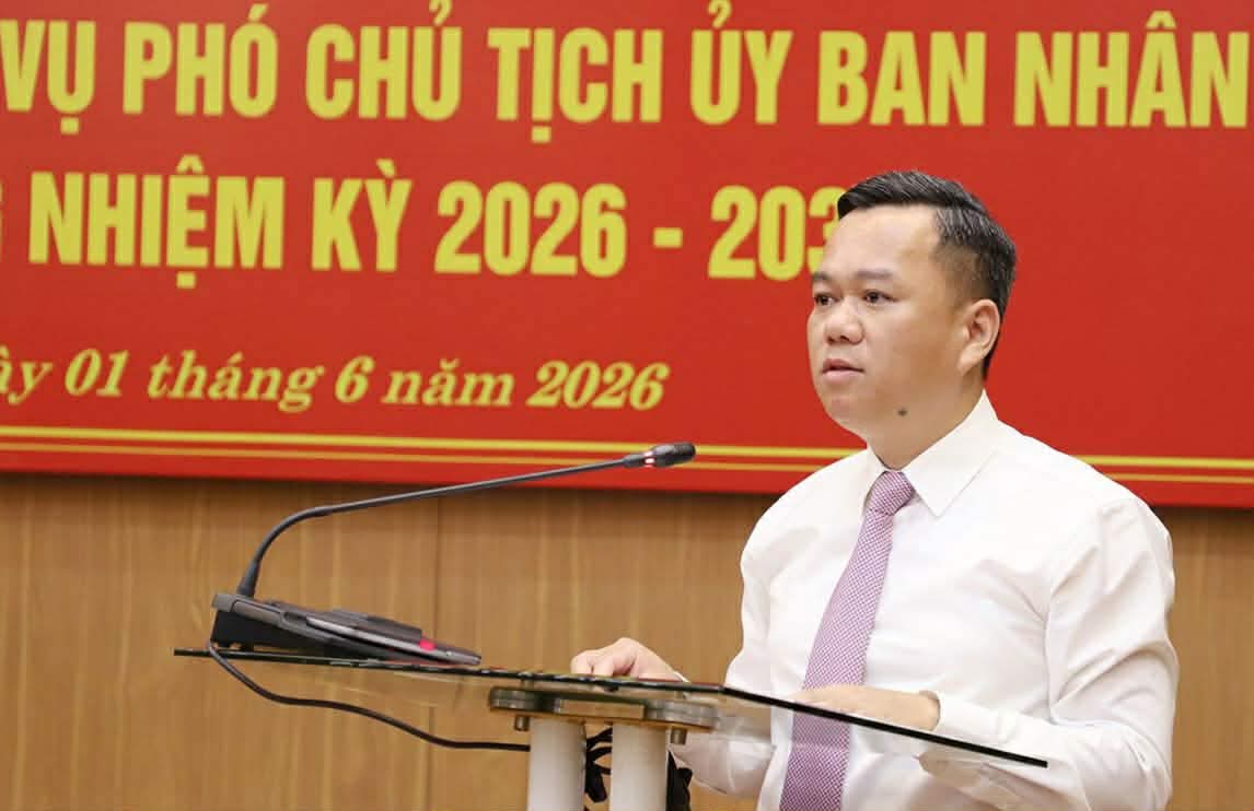 Phó Chủ tịch UBND tỉnh Đỗ Hùng Đức phát biểu nhận nhiệm vụ. Ảnh: Duy Tuấn
