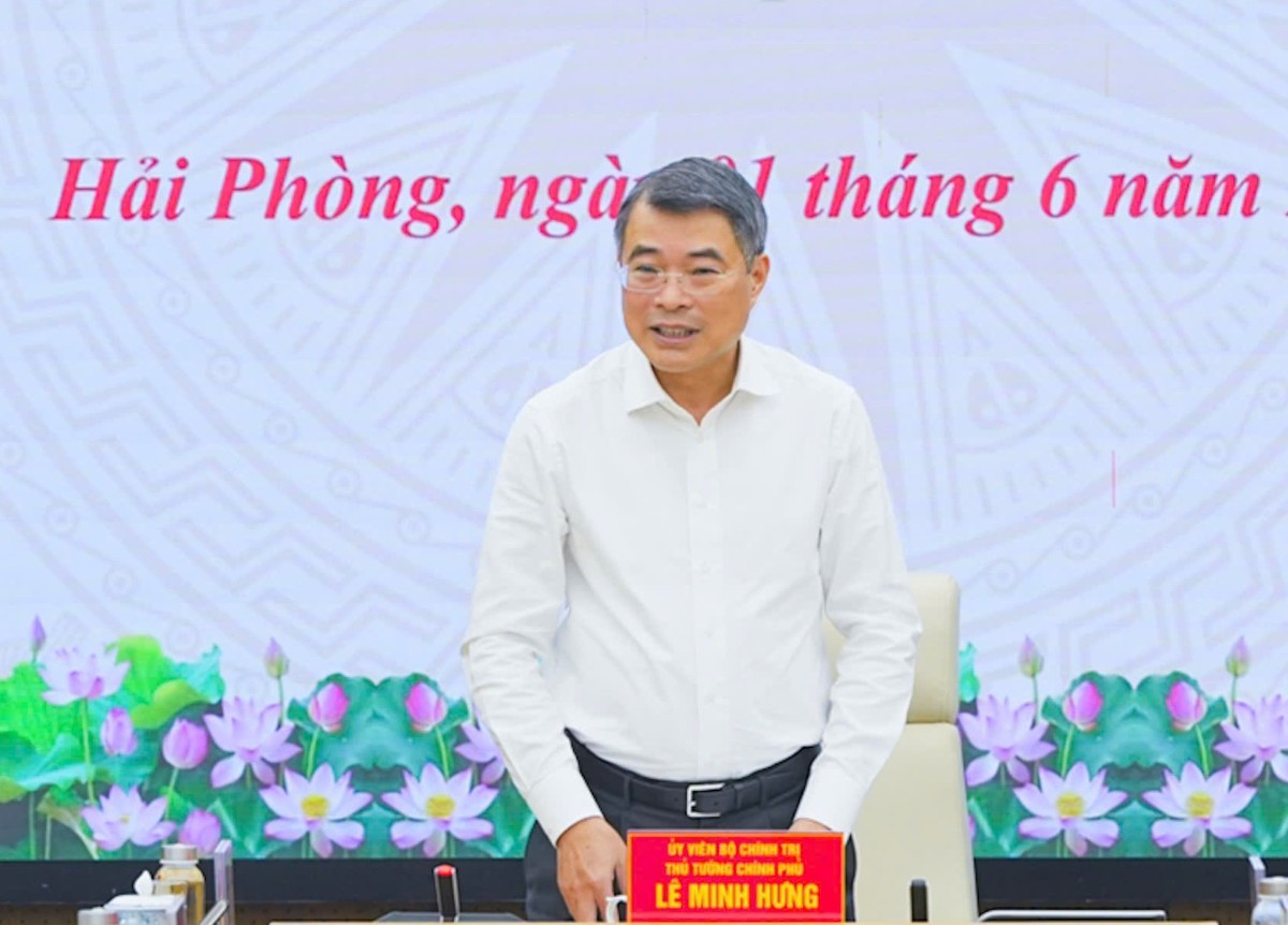 Politburo Member, Prime Minister Le Minh Hung delivers the concluding remarks of the Conference. Photo: Hai Phong e-Portal