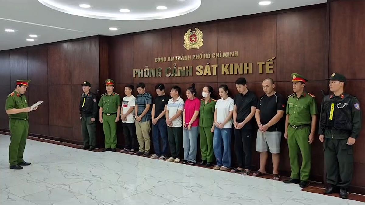 Ho Chi Minh City Police have prosecuted 10 defendants, including 4 forest rangers, to investigate acts of receiving bribes, forging dossiers, and assisting in legalizing the origin of illegal wildlife. Photo: Ho Chi Minh City Police