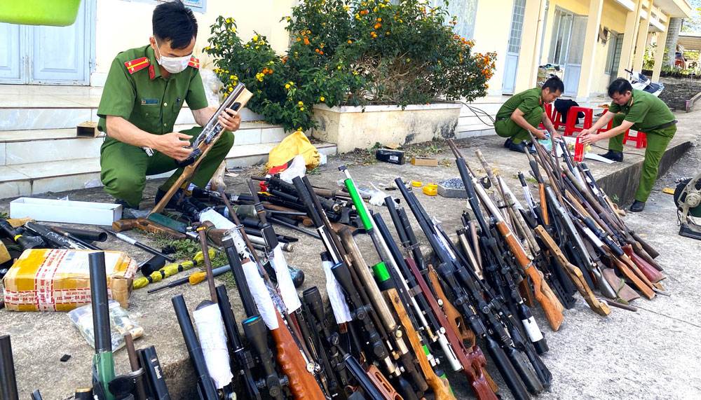 Lam Dong focuses on recovering weapons, explosives, and support tools. Photo: Phuc Khanh