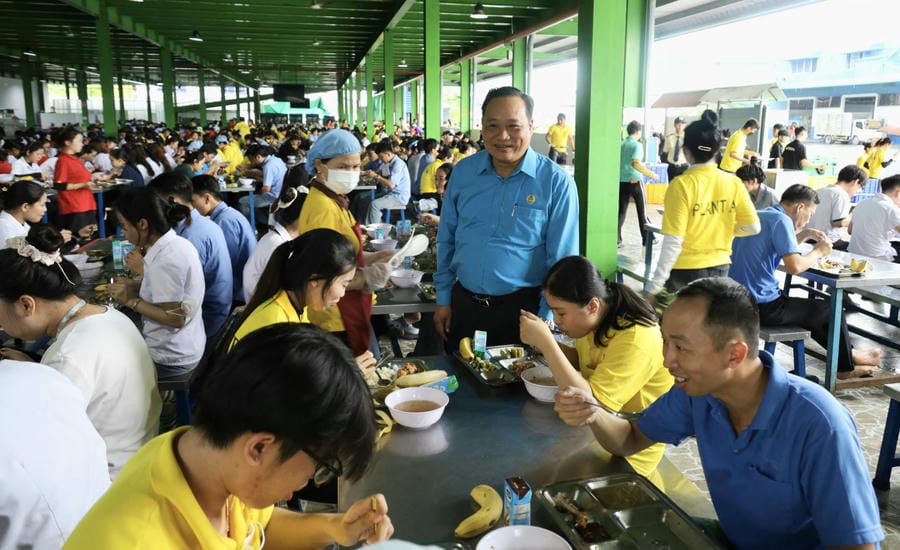 Warm and friendly union meal at Hwaseung Rach Gia Co., Ltd. Photo: Minh Man