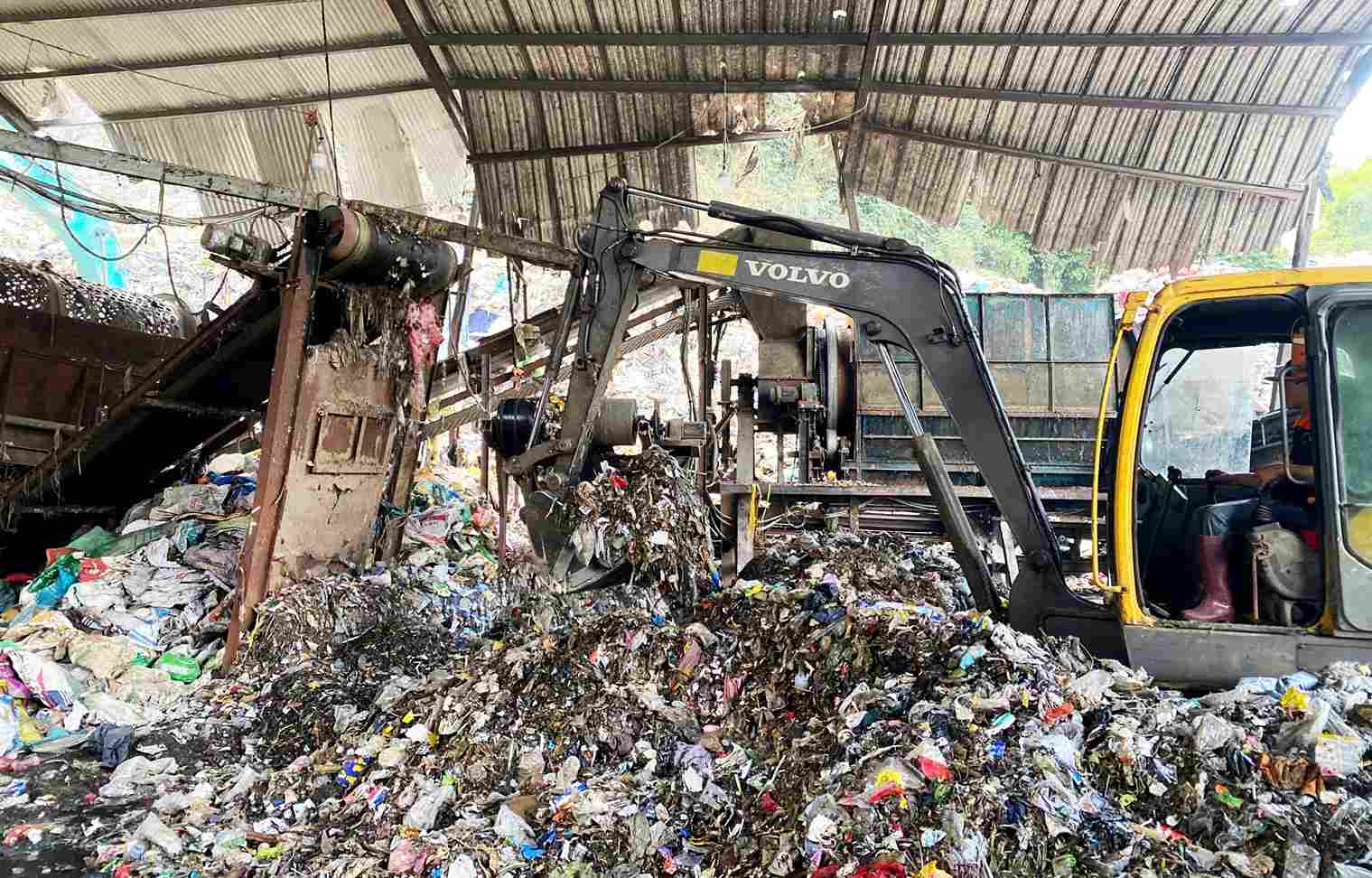 Friendly Green Environment Joint Stock Company proposed that functional agencies remove difficulties and obstacles related to waste treatment. Photo: Phuc Khanh