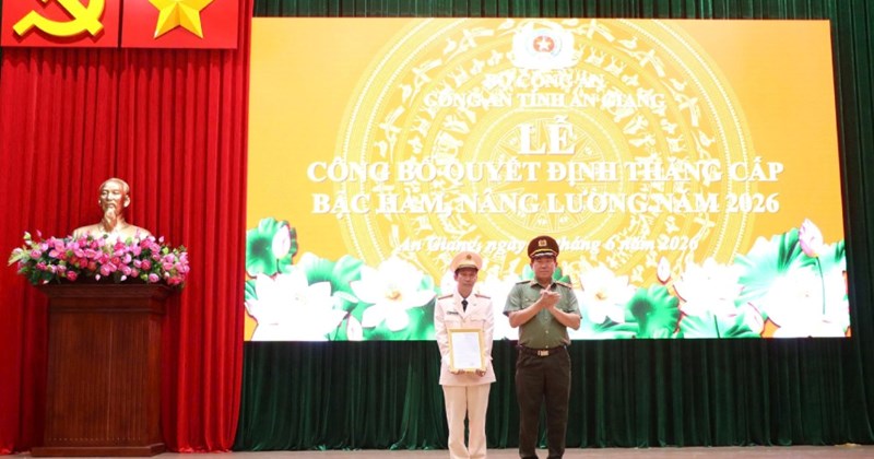 An Giang: 726 cán bộ, chiến sĩ công an được thăng cấp, nâng lương năm 2024