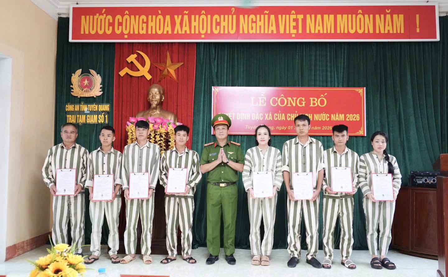 Many convicts granted amnesty in Tuyen Quang have been granted vegetable growing technical certificates, which helps increase job opportunities and stabilize their lives after returning to their localities. Photo: Tuyen Quang Police.
