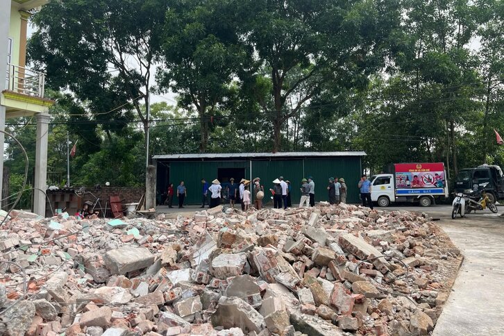 Constructions violating the traffic safety corridor in Cam Khe commune have been dismantled. Photo: To Cong