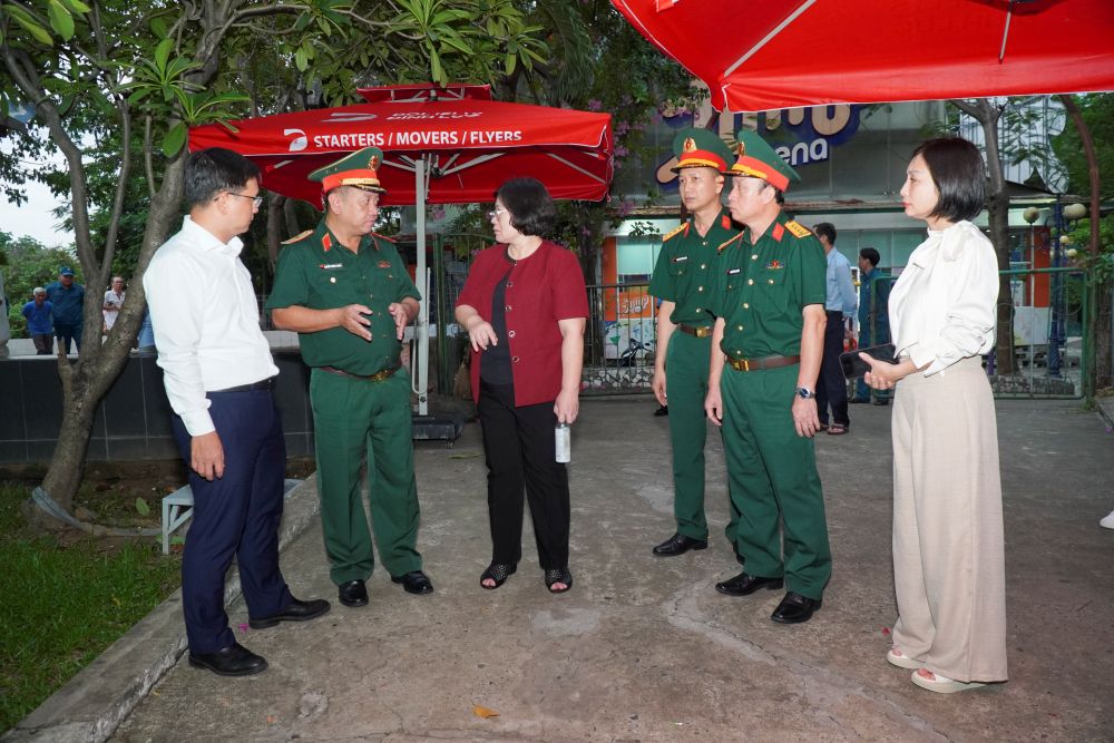 Lãnh đạo TPHCM cùng Ban Chỉ đạo 515 khảo sát thực địa và rà soát các vị trí nghi có hố chôn tập thể liệt sĩ tại Công viên Lê Thị Riêng