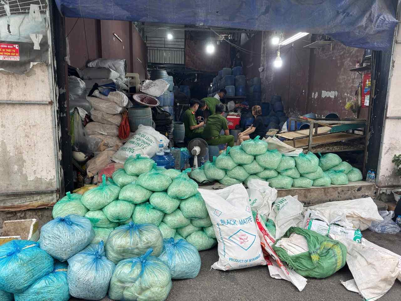 Police inspect violating bean sprout production facilities. Photo: Police