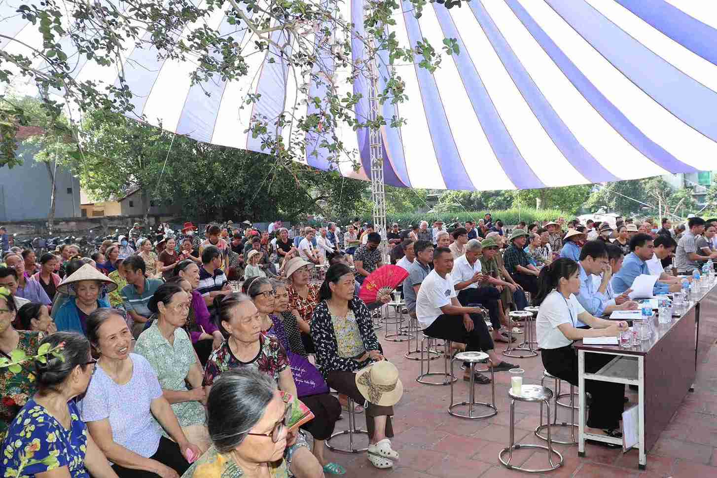 A large number of people participate in learning about contents related to the Sen Ho New Urban Area Project. Photo: My Hao Ward
