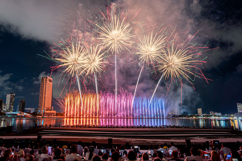 The opening night of the Da Nang International Fireworks Festival 2026 attracted hundreds of thousands of visitors. Photo: Department of Culture, Sports and Tourism