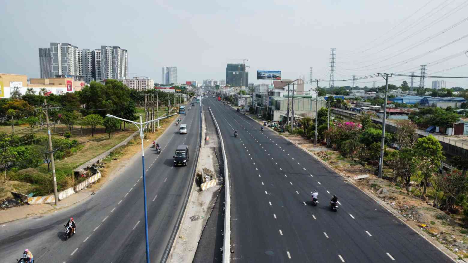 National Highway 13 expansion project section passing through old Binh Duong province. Photo: Dinh Trong