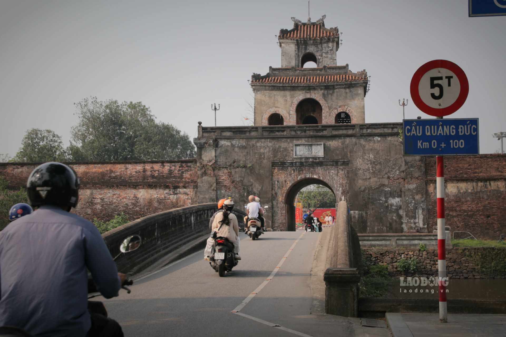 Cửa Quảng Đức. Ảnh: Nguyễn Luân
