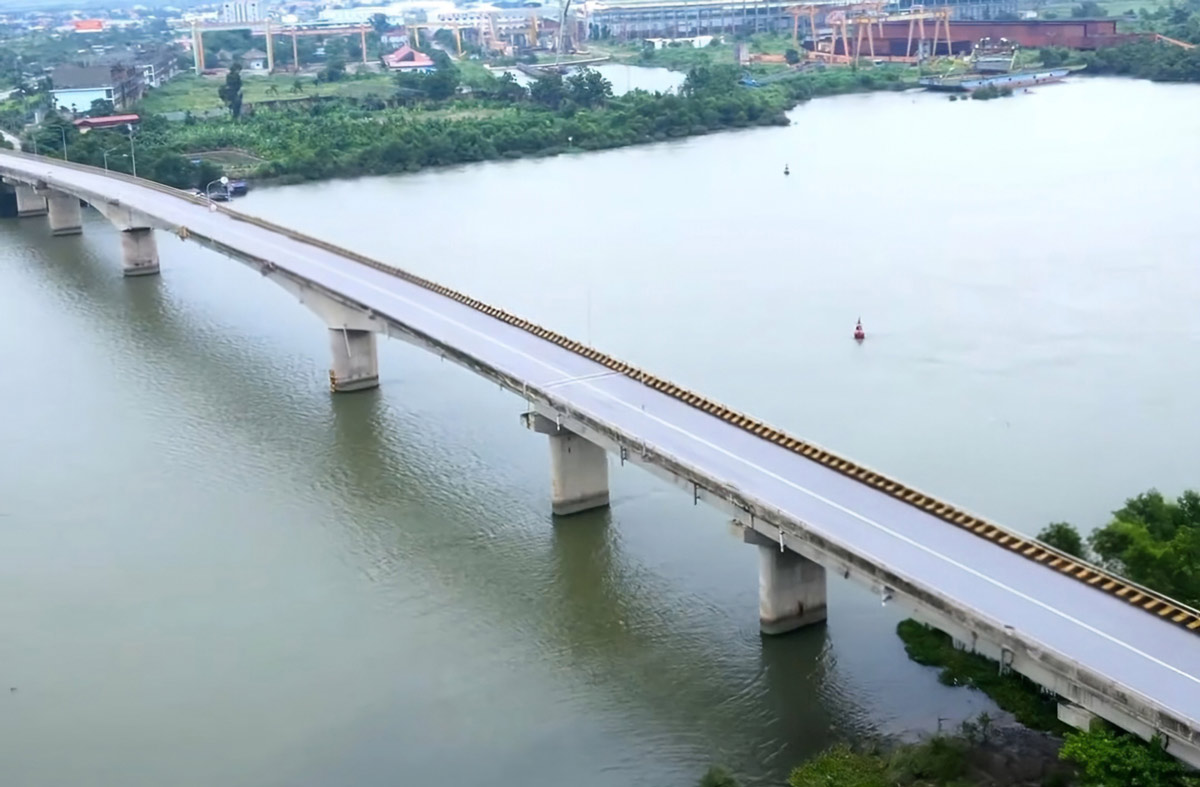 Panorama of Da Bac Bridge connecting Hai Phong - Quang Ninh. Photo: Doan Hung