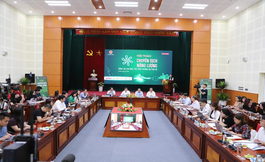 Workshop "Energy Transition - Driving Force for Two-digit Growth Goals" organized by Lao Dong Newspaper in coordination with the Ministry of Industry and Trade. Photo: Viet Anh
