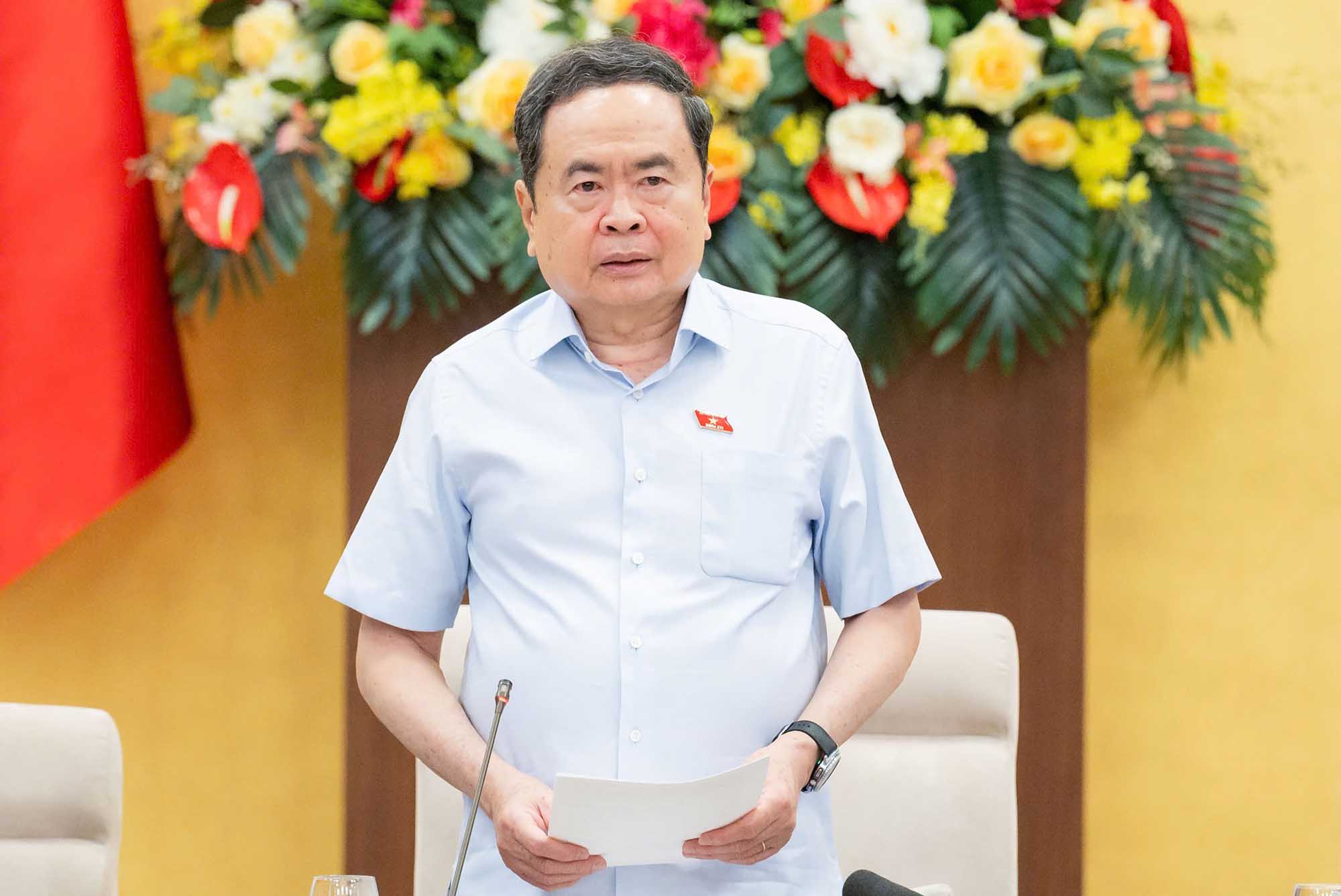 Politburo member, National Assembly Chairman Tran Thanh Man said that in reality, there is still a situation of redundant headquarters, land, and public assets after slow arrangement are handled. Photo: Vu Hieu
