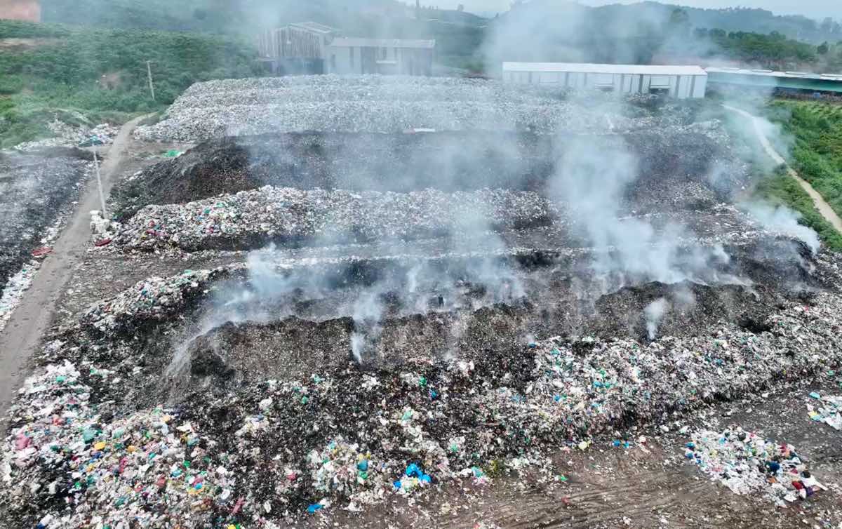 2.3ha landfill burns slowly causing pollution in Lam Dong