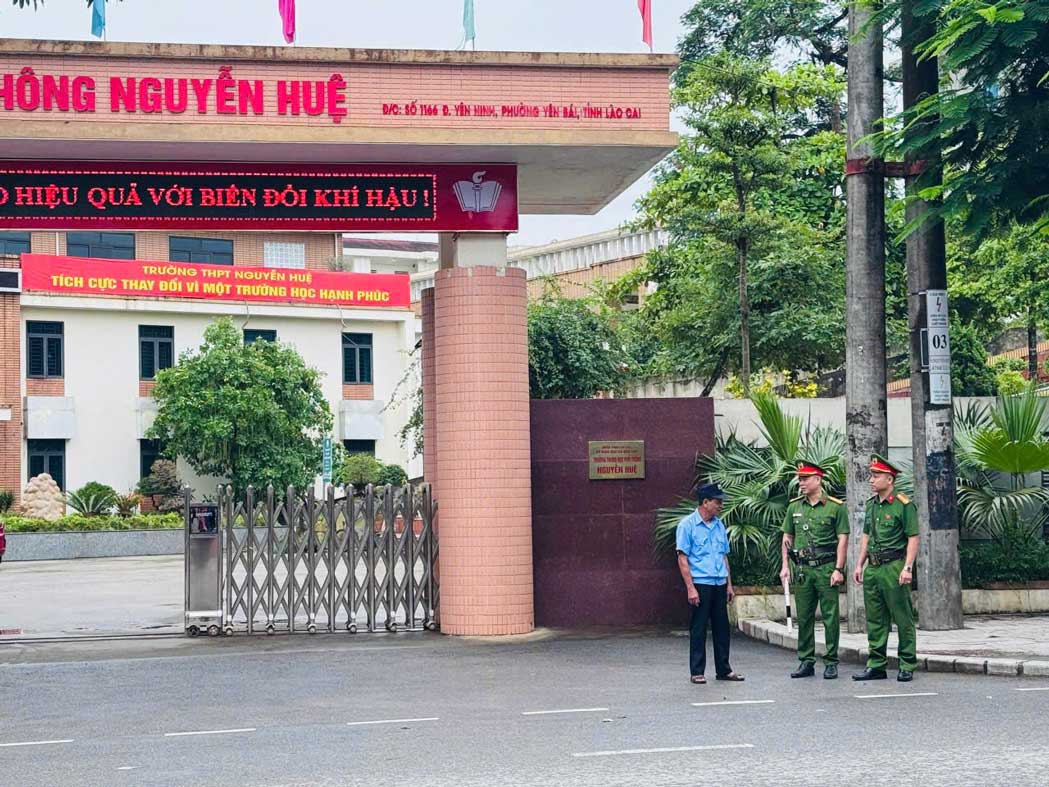 Lực lượng Cảnh sát trật tự Công an tỉnh Lào Cai tăng cường tuần tra, bảo đảm an ninh, trật tự trước kỳ thi tốt nghiệp Trung học phổ thông năm 2026. Ảnh: Công an Lào Cai