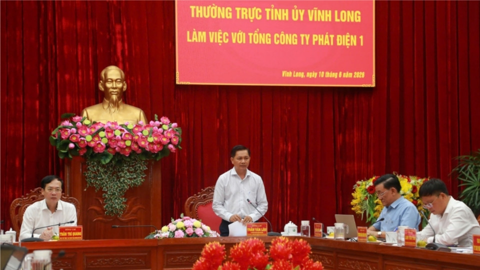 Mr. Tran Van Lau - Member of the Party Central Committee, Secretary of the Provincial Party Committee, Head of the 16th National Assembly Delegation of Vinh Long province delivered a concluding speech at the working session. Photo: Hoang Loc