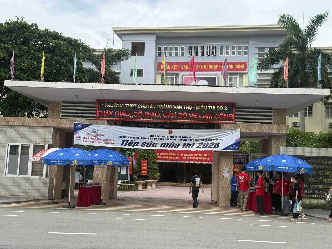 Trường THPT Chuyên Hoàng Văn Thụ hiện có 1.380 học sinh. Ảnh: Minh Nguyễn