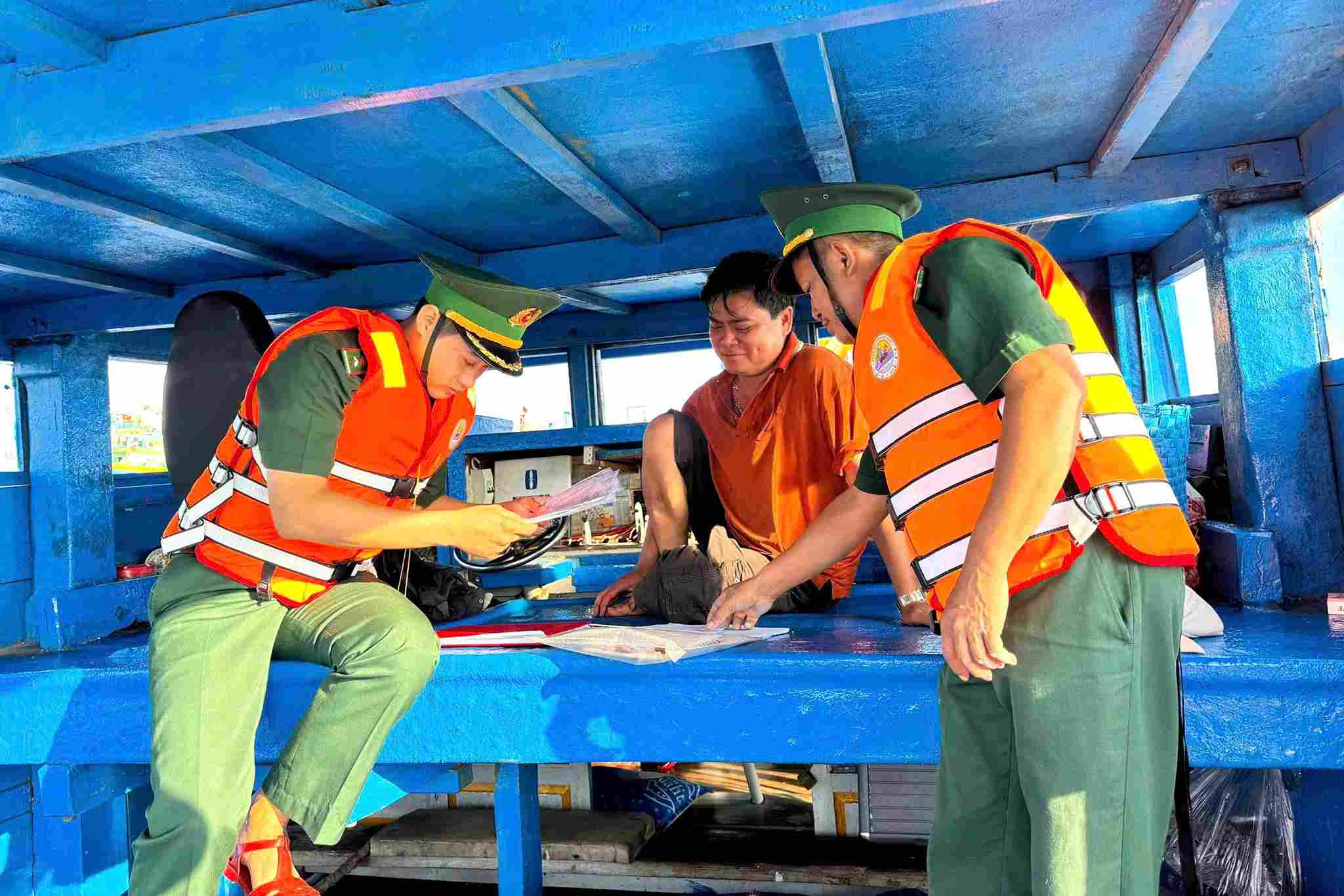 Cán bộ, chiến sĩ Đồng biện phòng