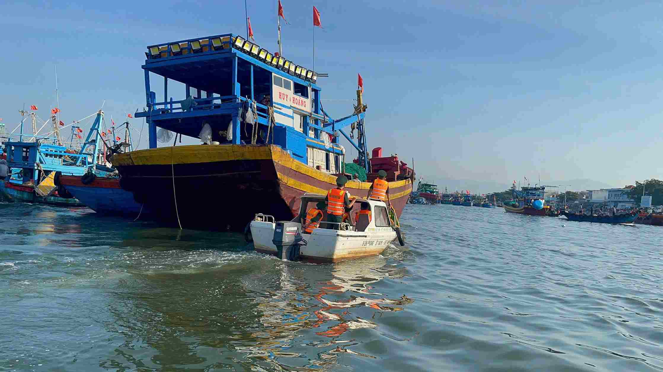 Bộ đội Biên phòng tỉnh Lâm Đồng đang đẩy mạnh ứng dụng công nghệ trong quản lý tàu cá để chống khai thác IUU để gỡ “thẻ vàng“. Phúc Khánh