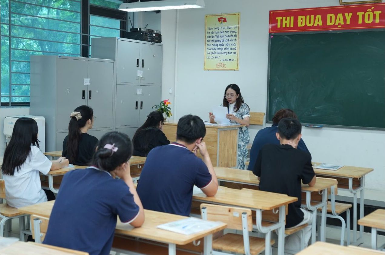 Lao Dong Newspaper updates exam questions and answers for subjects of the 2026 high school graduation exam for parents and students to easily follow. Photo: Huu Chanh