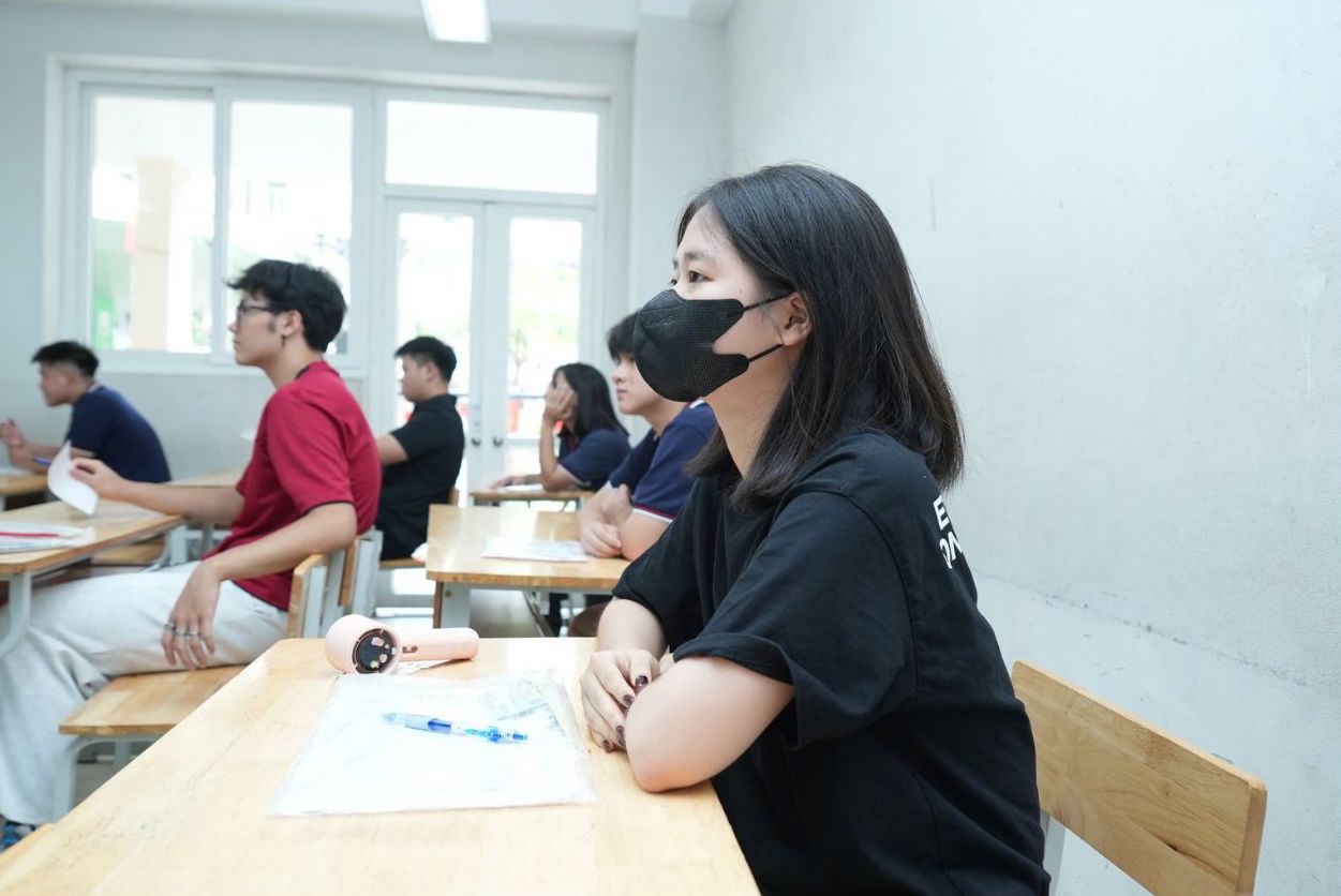 Lao Dong Newspaper updates exam questions and answers for subjects of the 2026 high school graduation exam for parents and students to easily follow. Photo: Huu Chanh