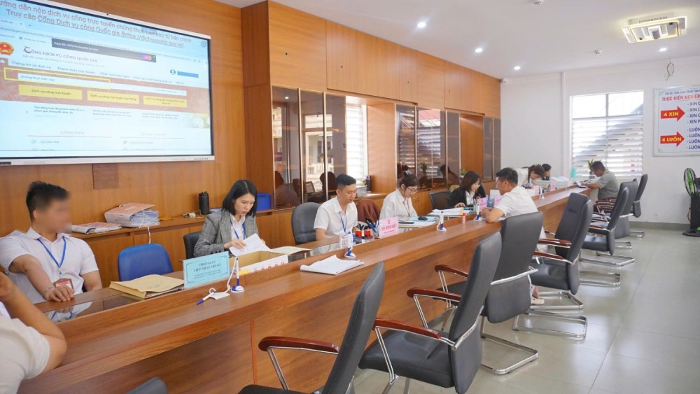 Administrative procedure settlement work in Hoi Phu ward, Gia Lai province. Photo: hoiphu. gialai. gov. vn