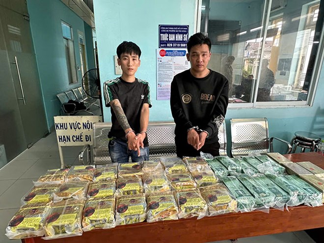 Các đối tượng trong đường dây ma túy  bị bắt giữ cùng tang vật, trong chuyên án 126N. Ảnh: Cục C04