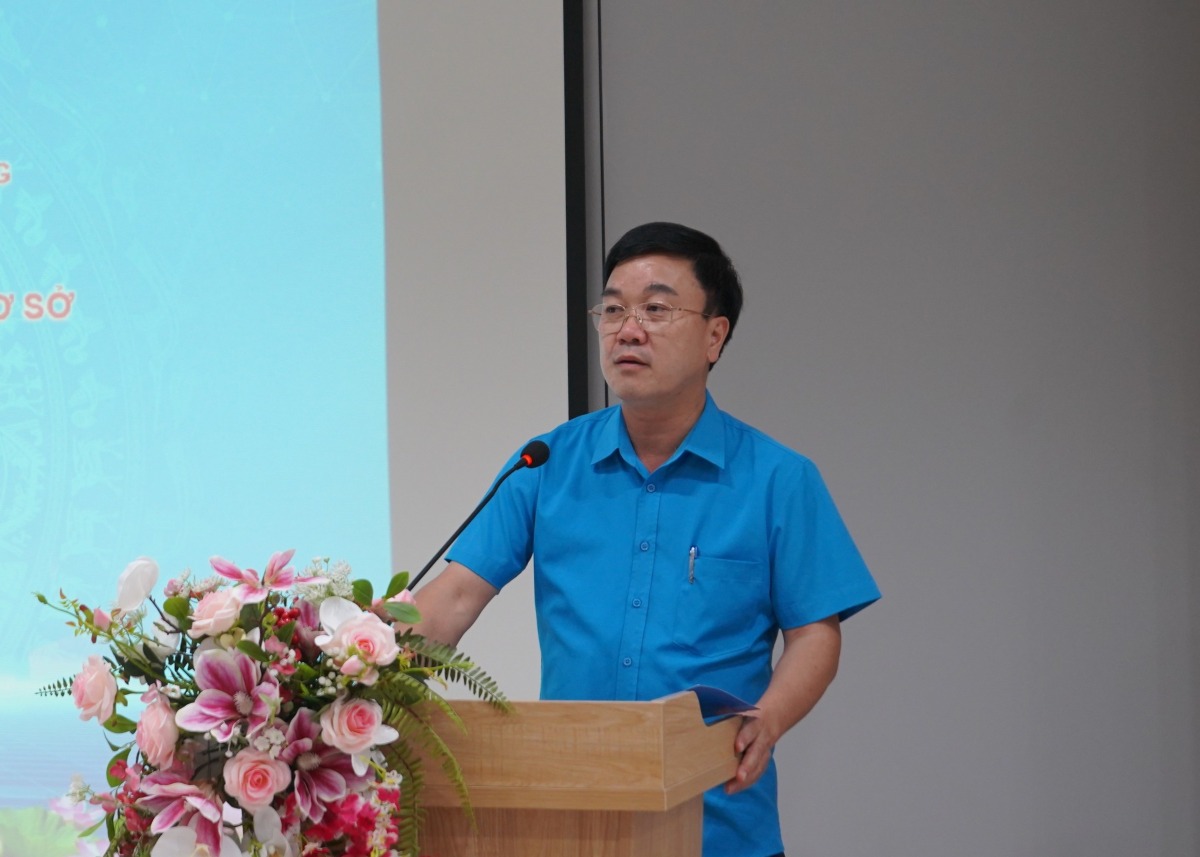 Ông Nguyễn Văn Quyết - Phó Chủ tịch Thường trực LĐLĐ TP Hải Phòng phát biểu giao nhiệm vụ. Ảnh: Mai Dung