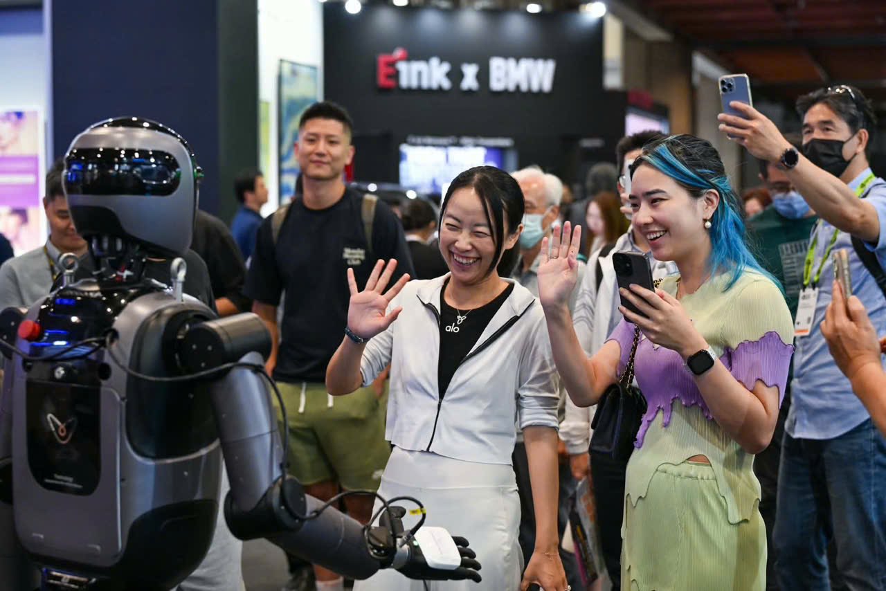 Triển lãm Computex 2026 diễn ra tại Đài Bắc ngày 5.6 thu hút đông đảo các bạn trẻ tham dự. Ảnh: NVCC