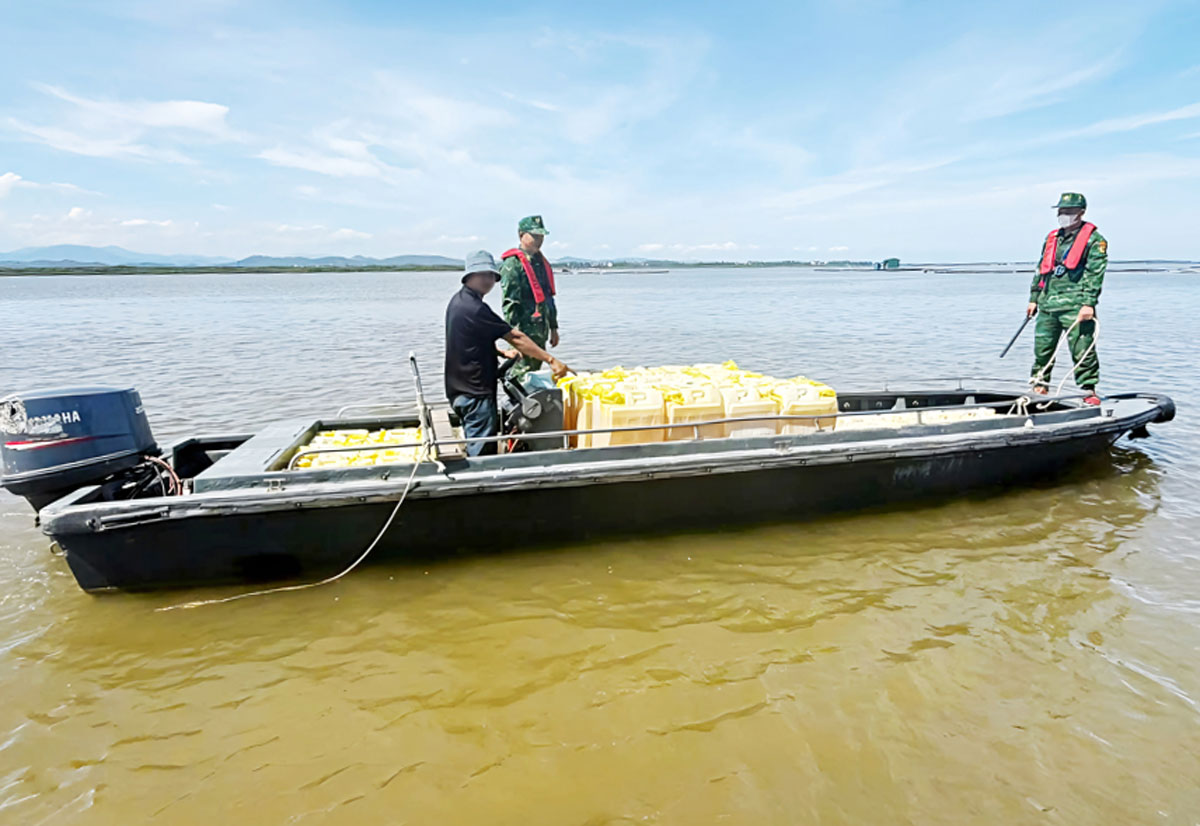 The patrol team of Dong Van Border Guard Station discovered and temporarily seized the violating vehicle. Photo: Dong Van Border Guard Station
