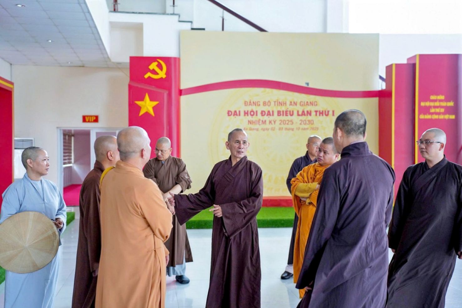 Ban Thường trực BTS GHPGVN tỉnh đã khảo sát thực tế tại Trung tâm Văn hóa - Nghệ thuật tỉnh An Giang, nơi diễn ra Đại hội. Ảnh: Phật sự Online