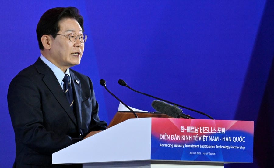 South Korean President Lee Jae Myung speaks at the Vietnam - Korea business forum in Hanoi in April 2026. Photo: AFP