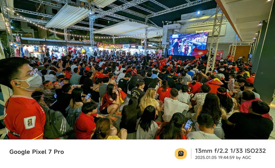 With the 2026 World Cup matches taking place in many night and early morning hours (Vietnam time), people, especially workers, need to proactively arrange reasonable schedules for watching. Photo: Anh Tu