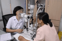 Many people experience dry eyes in the summer, doctors show effective care