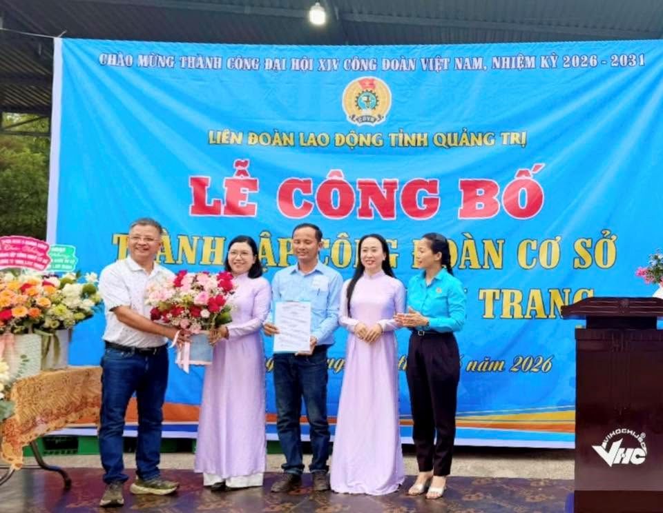 The grassroots trade union of Linh Trang Co., Ltd. was established with 26 union members. Photo: Quang Tri Trade Union