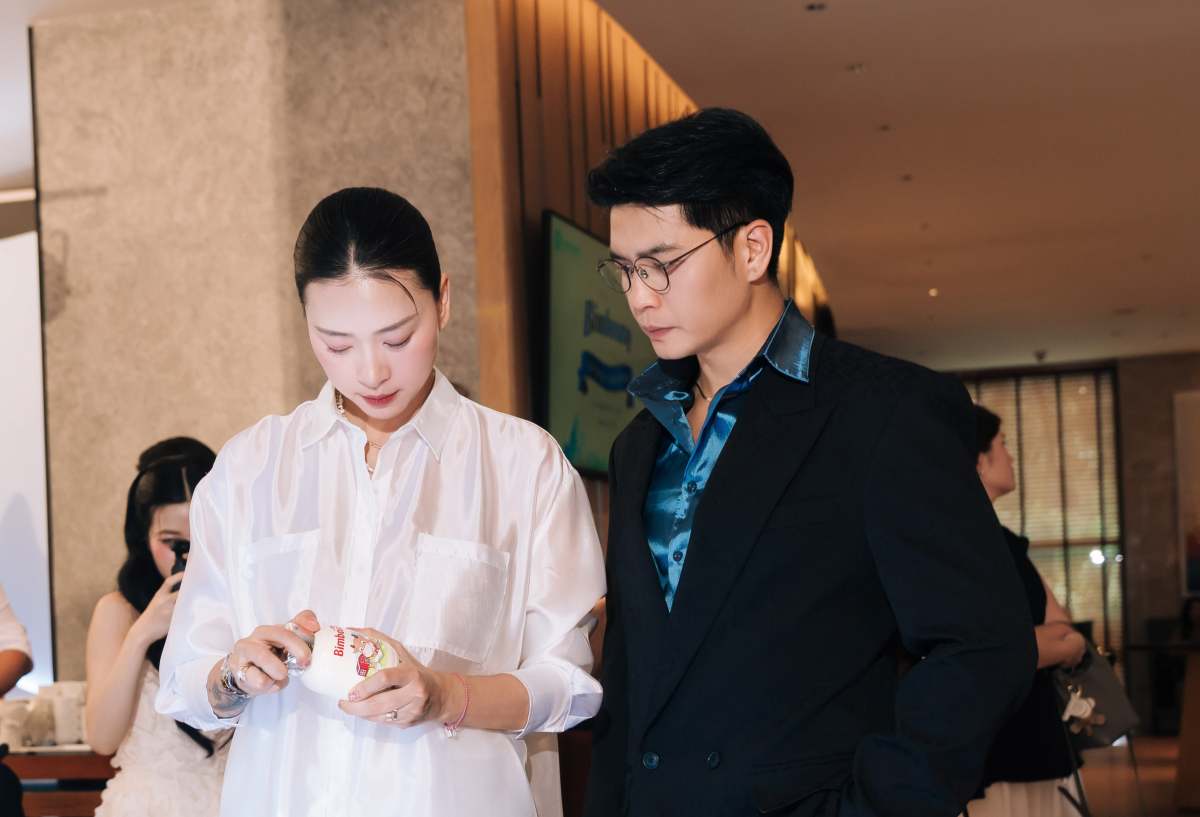 Ông xã luôn đồng hành cùng Ngô Thanh Vân trong hành trình chăm sóc con cái. Ảnh: Ban Tổ chức
