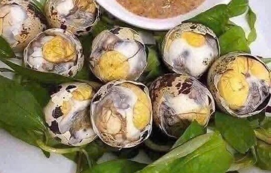 Balut is nutritious but not everyone can eat it regularly. Photo: Kieu Vu