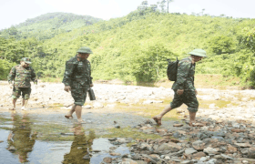 Footsteps searching for martyrs in the Truong Son forest. Photo: Han Nguyen