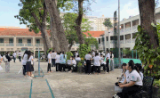 Los candidatos en Ciudad Ho Chi Minh entran cómodamente en la asignatura de Matemáticas del examen de graduación de la escuela secundaria superior.
