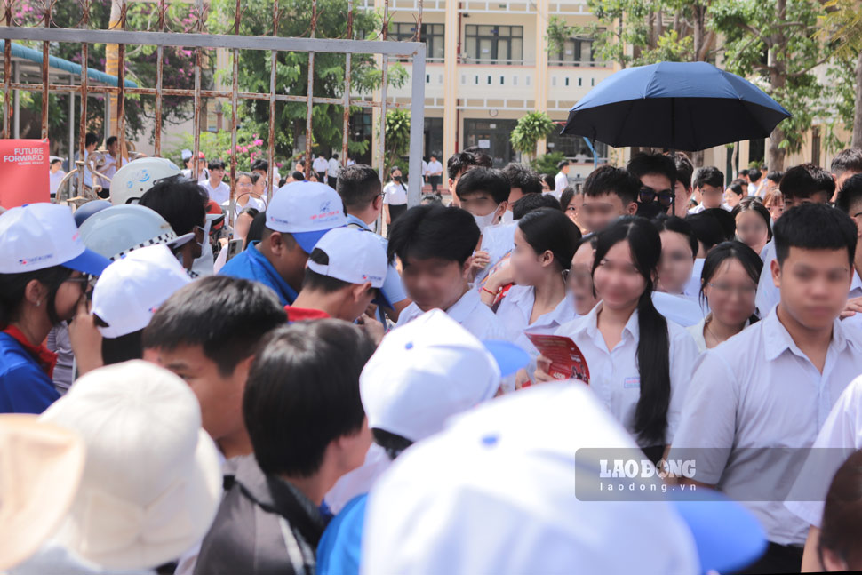 Gia Lai candidates complete the first exam subject of the 2026 high school graduation exam. Photo: Hoai Phuong