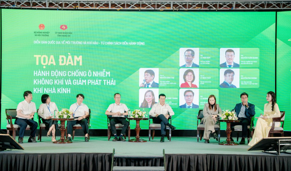 The seminar "Actions to combat air pollution and reduce greenhouse gas emissions" takes place within the framework of the National Forum on Environment and Climate 2026. Photo: Vinamilk