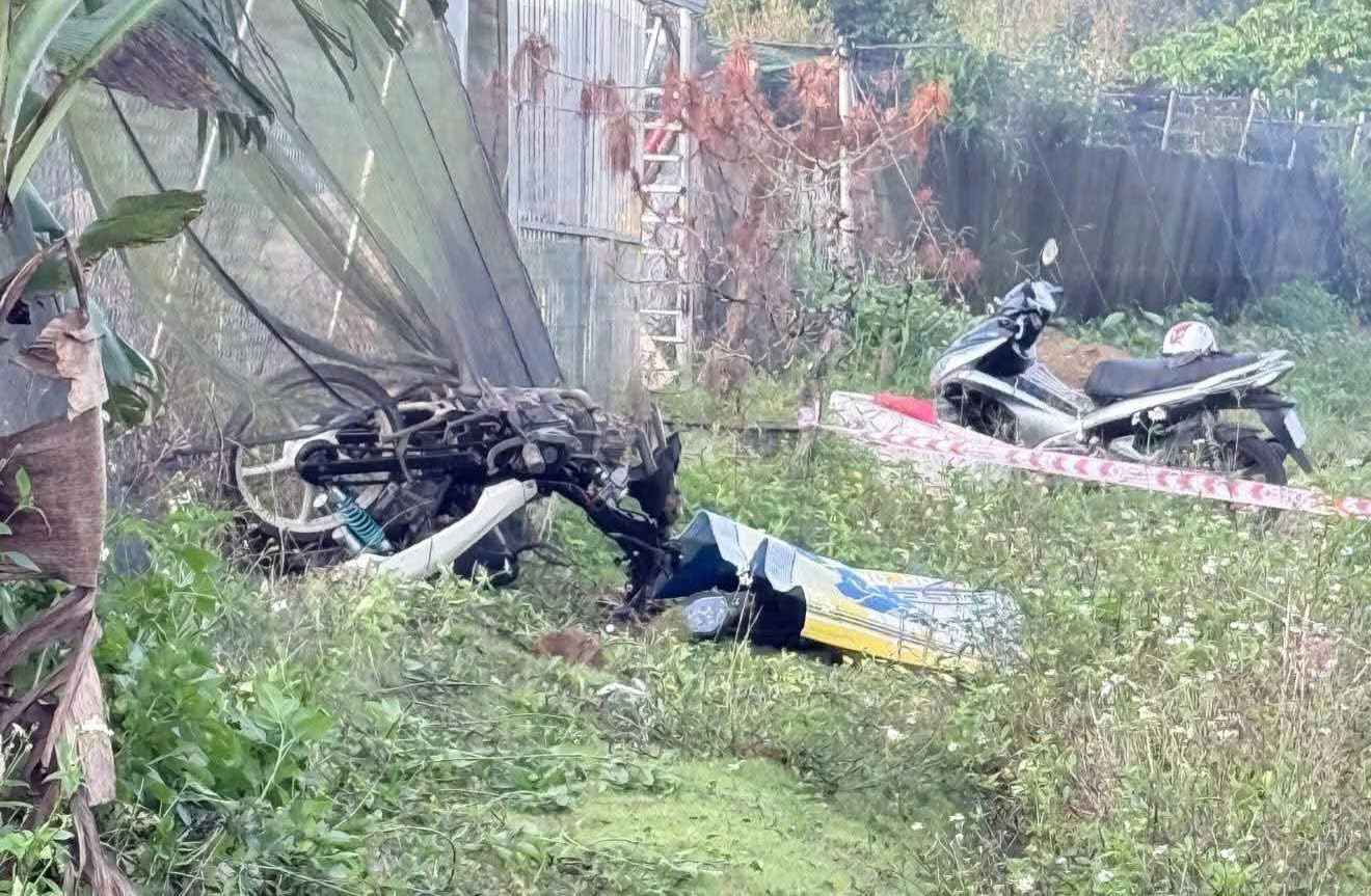 Scene of the traffic accident that killed the young man on the spot. Photo: Doan Quyen