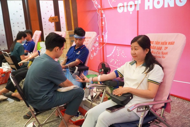 People in Ho Chi Minh City participate in blood donation. Photo: Nguyen Ly
