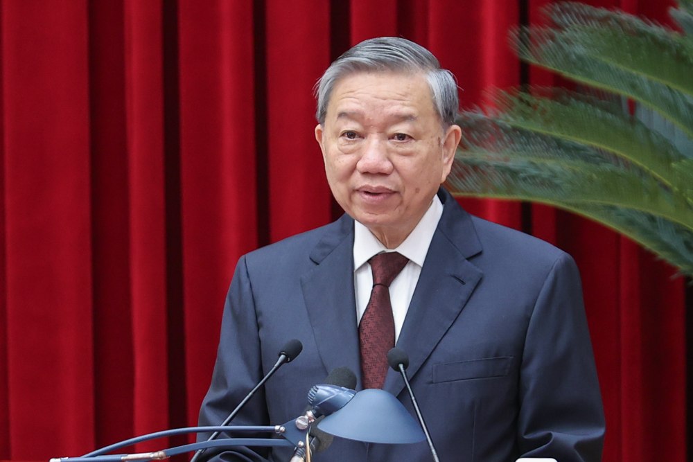 On behalf of the Politburo, General Secretary and President To Lam signed and issued Decision No. 182-QD/TW dated June 2, 2026 on consolidating the Steering Committee for the implementation of unified staff management of the political system. Photo: VGP